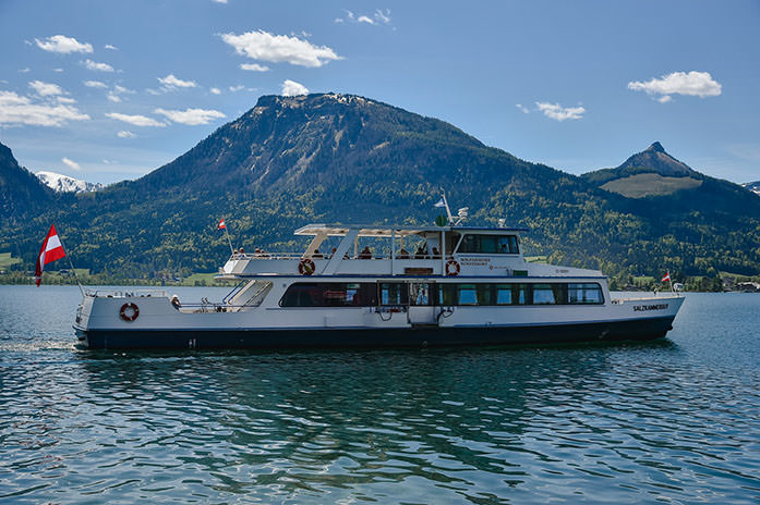 Sie feiern Ihre Hochzeitsfeier am Wolfgangsee und suchen einen Fotografen? Dann ist der Hochzeitsfotograf der Richtige! Ihr Profi Hochzeitsfotograf steht Ihnen zum fairen Festpreis im Salzkammergut zur Verfügung. Fragen Sie gleich an, ob Ihr Hochzeitstermin noch frei ist!