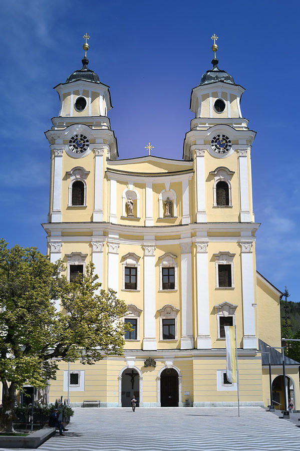 Heiraten, Hochzeit in Mondsee, der Hochzeits Fotograf für das Mondseeland. Ihr Hochzeitsfotograf begleitet Ihre kirchliche Trauung auch in der wunderschönen Stiftskirche zum Heiligen Michael in Mondsee. Ist Ihr Hochzeitsdatum beim Hochzeitsfotografen noch frei? Fragen Sie gleich nach!